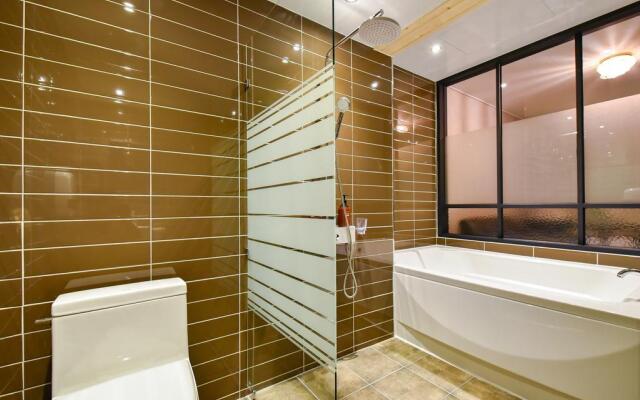 Two Heart Hotel Gimhae Waterpark