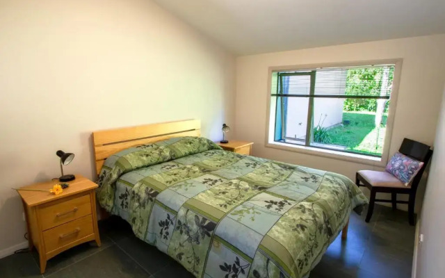 Golden Paradise - Rangihaeata Holiday Home