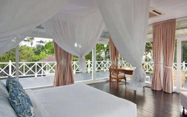 Villa Gajah Putih