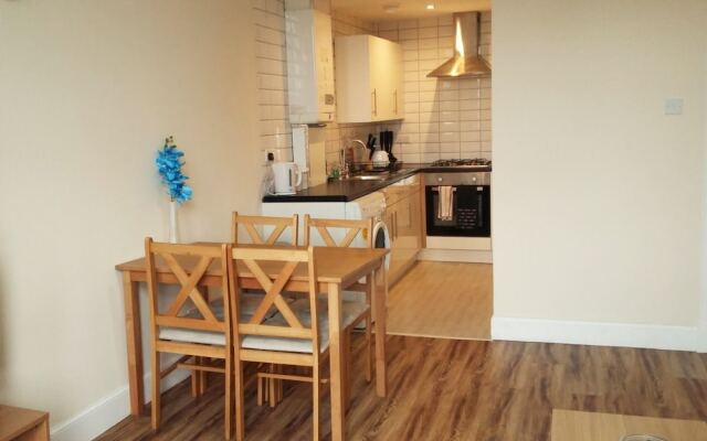 2 Bedroom Character Apartment Finnieston