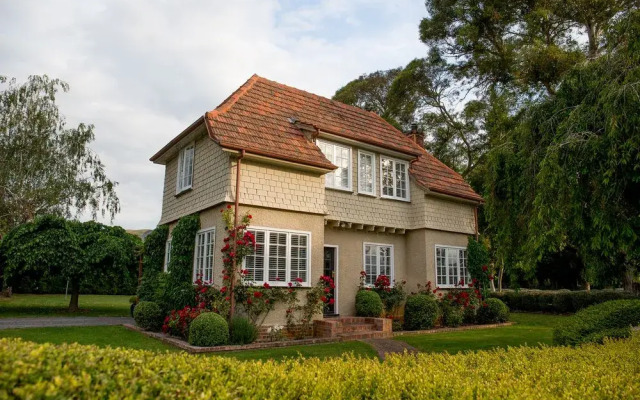 Gatehouse Mana Lodge