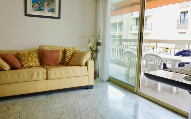 One bedroom apartment in the center of Cannes, next to the Carlton, a few meters from the Croisette - 367