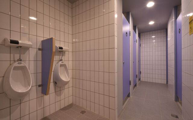 Taipei Travelers International Hostel