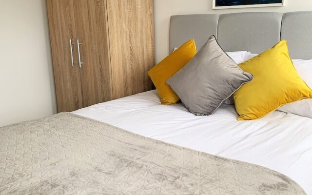 Top Floor - Serviced Apartments