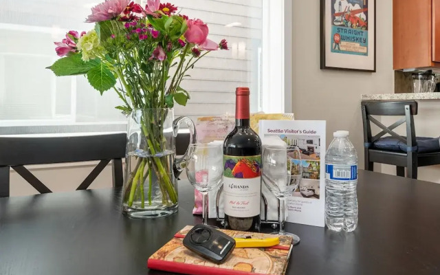 Seattle Vacation Home: The Aerodrome