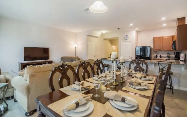 5135 Compass Bay