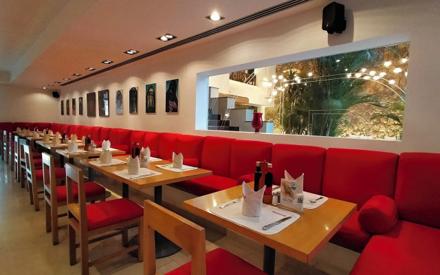 Camel Dive Club & Hotel