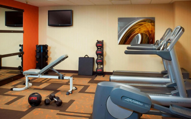 Courtyard by Marriott Chicago Deerfield