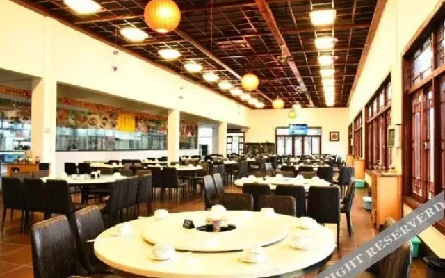 Yucheng No.9 Leisure Farmhouse