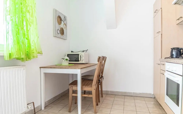 Stylish 3BR Apt With Balcony City Center