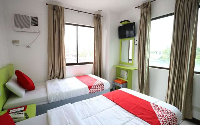 OYO 210 Apple Tree Suites