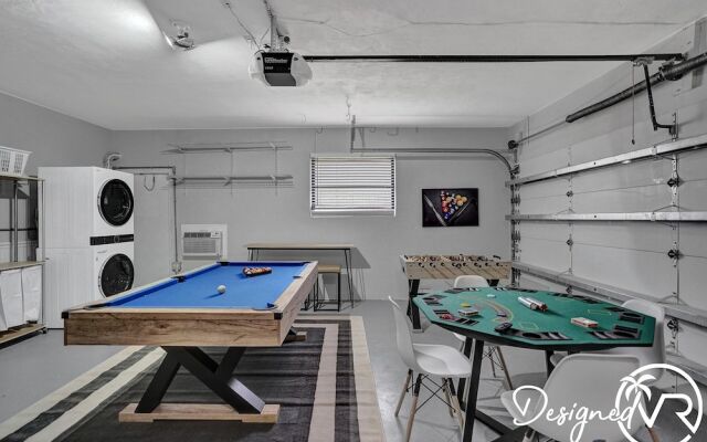 Family vacation 6 Br with Heated Pool