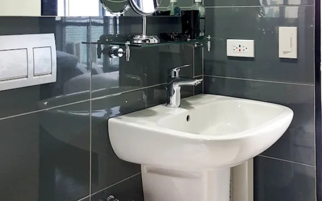 Lower Penthouse Unit in Acqua Residences