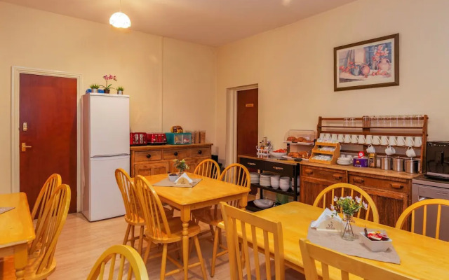 Ricky Road Guest House - Budget