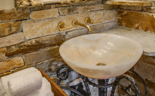 Storybook Riverside Inn