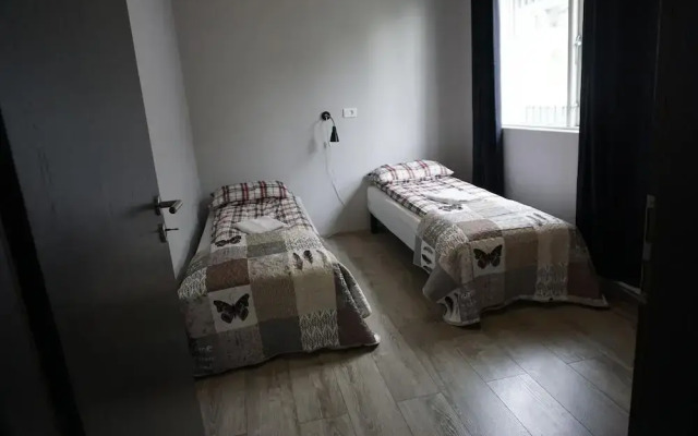 Hlíðarból Apartments