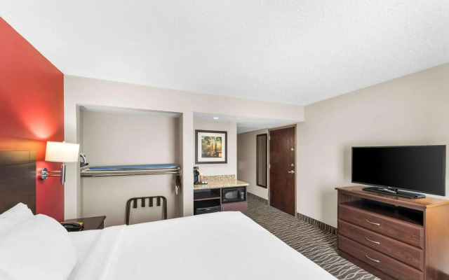 Quality Inn & Suites Columbus