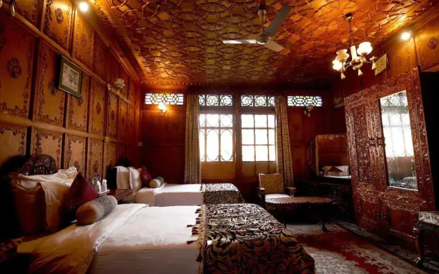 Meena Group houseboats