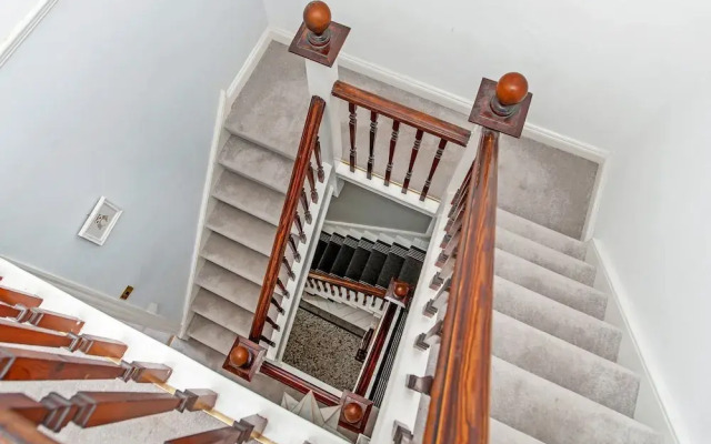 6 Bedroom Edwardian House in Bath