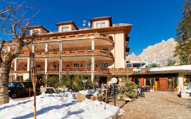 Boutique Hotel Villa Blu Cortina - Elegant 4 Stars Hotel Cortina d'Ampezzo