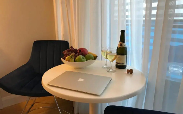 Nini's Apartament with Black sea view