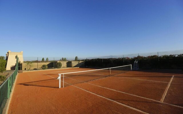 Villa DOMOLIV en exclusivité avec piscine et terrain de tennis privé