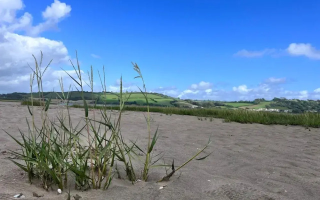 Luxury 2-bed Barn Conversion in Llansteffan