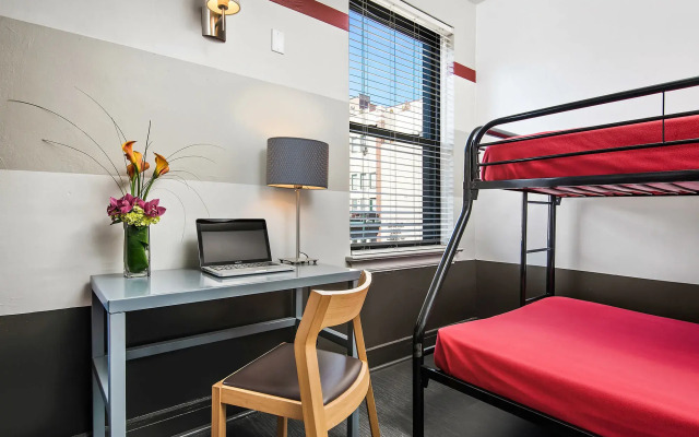 Chicago Getaway Hostel