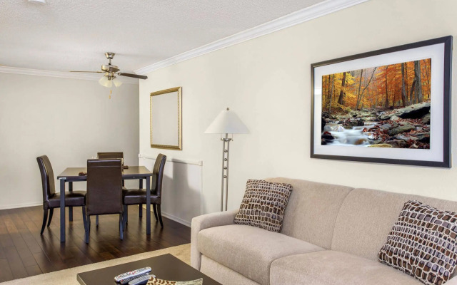 Oakwood At Eaves Mountain View