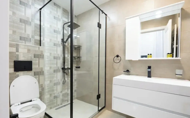 Chic & Modern 4BR Home in Old Tbilisi