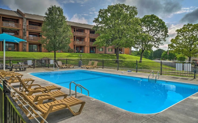 Branson Family Condo: Golf, Relax & Swim!