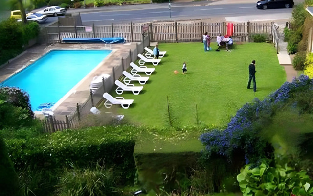 Eversley Hotel