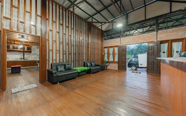 RedDoorz near GOR Parenggean