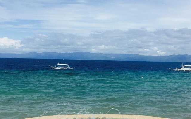 Pescadores Seaview Suites Moalboal