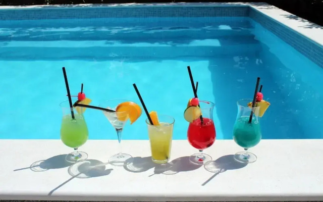 Boris - With Pool - A2