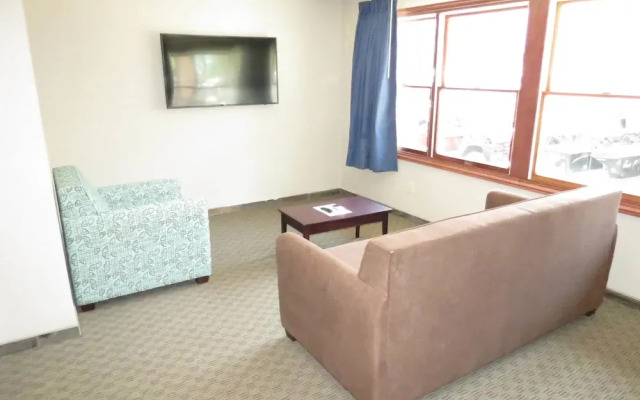 Edgewater Hotel and Suites