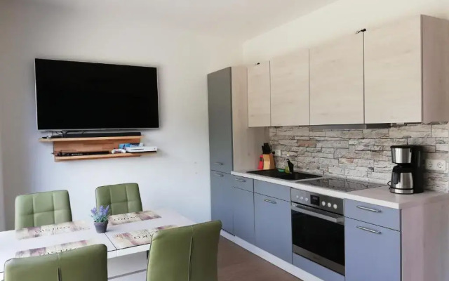 nagelneue Fewo mit Waldblick 10min zur See Igelring21og