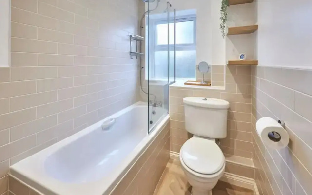 Host Stay Column Mews