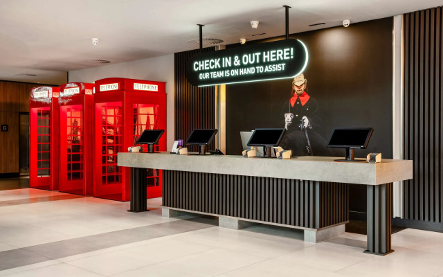 Radisson RED Hotel London Heathrow