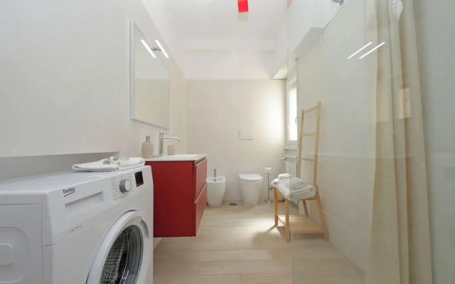 Rifugio incantato sul fiume Tevere