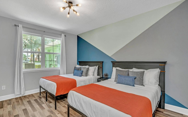 2 Bedroom Vacation Condo (2011)