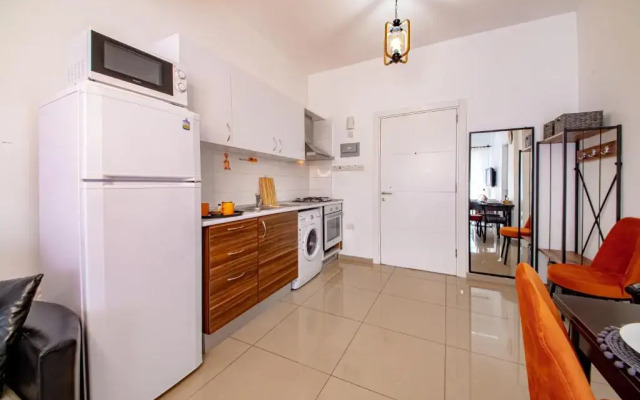 Luxury One-Bedroom Apartment with Private Garden Lukomorye E3
