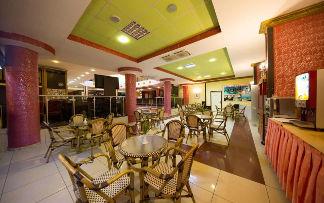 First Class Hotel