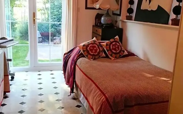 Folly Studio Bed and Breakfast