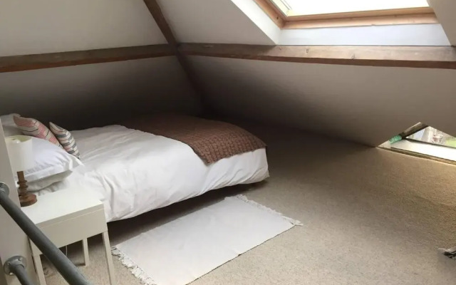 Sunnyview 5-bed House in Kingsbridge With Parking