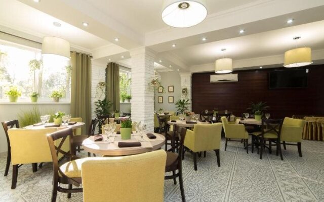 Garden Hotel