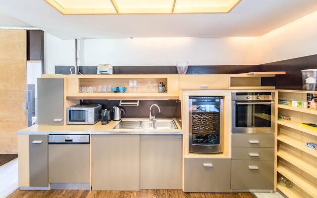 Venus Apartments - Parliament I