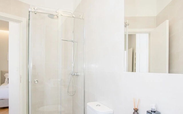 Liiiving - Aliados Stone Apartment