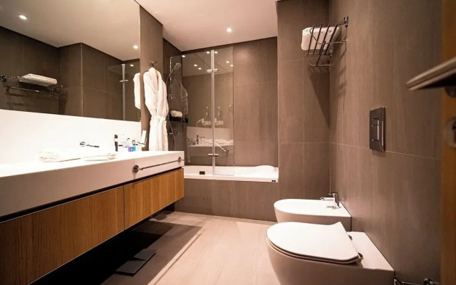 Monot Suites