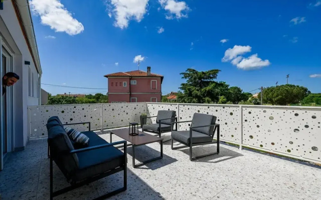 Matohanci Dazzling Villa With Pool